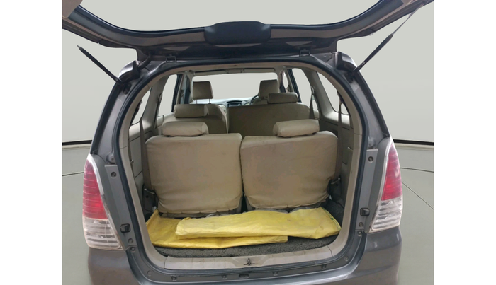 2011 Toyota Innova 2.5 G4 8 STR, Diesel, Manual, 55,327 km, exterior