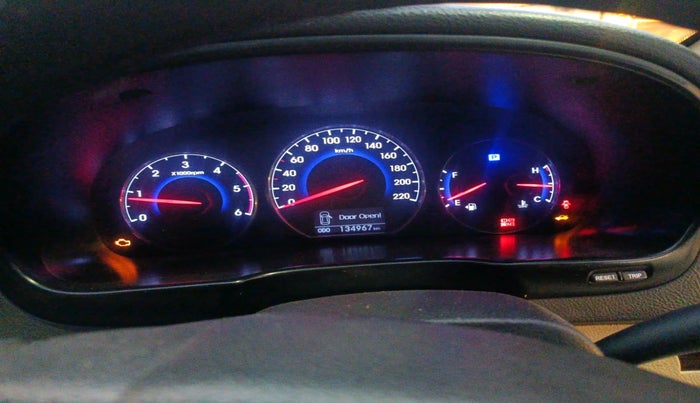 2012 Hyundai Santa Fe 2 WD, Diesel, Manual, 1,35,900 km, interior