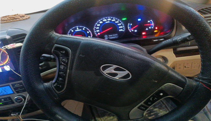 2012 Hyundai Santa Fe 2 WD, Diesel, Manual, 1,35,900 km, interior