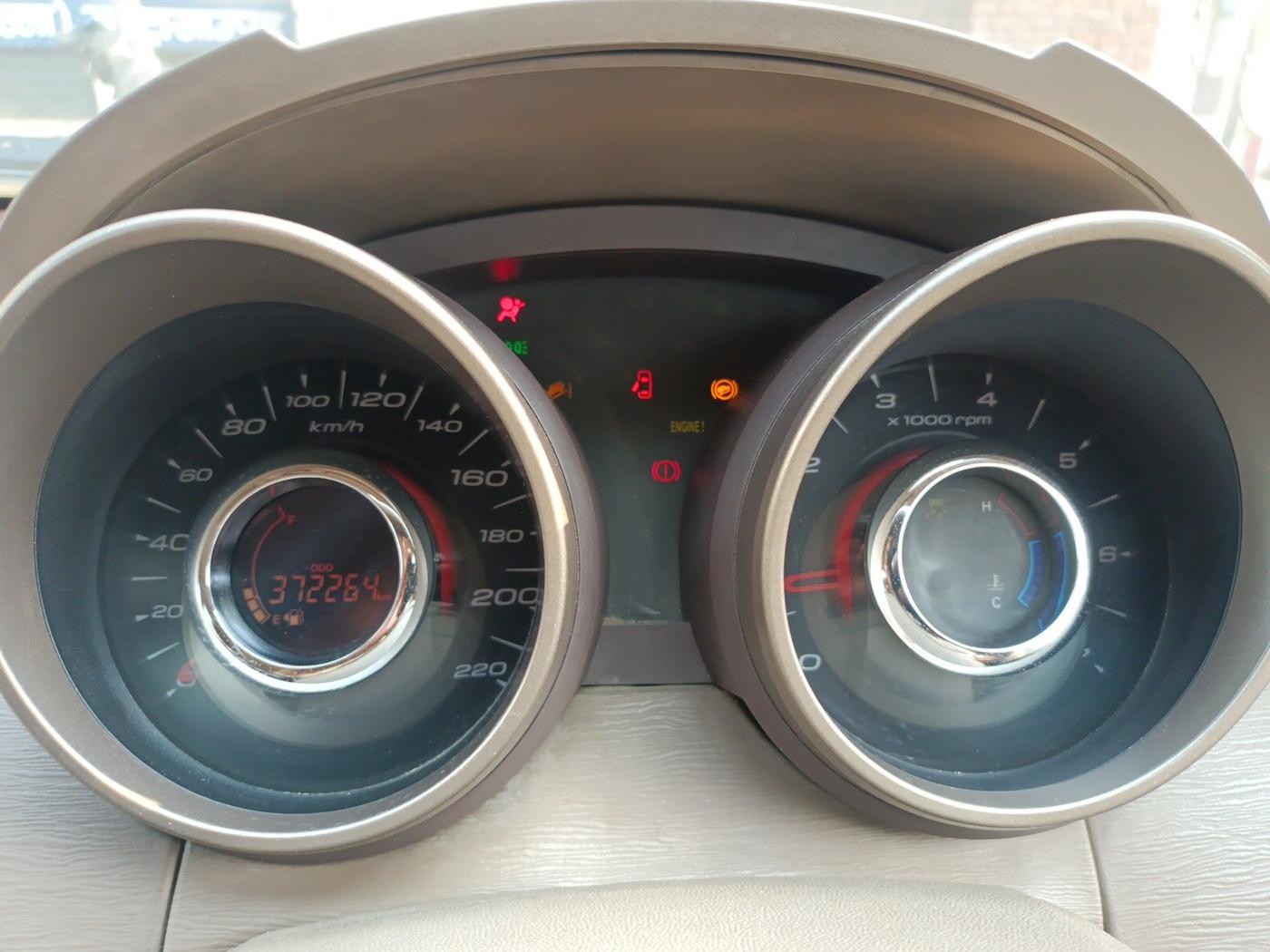 2014 Mahindra XUV500 W8, Diesel, Manual, 3,72,264 km, interior
