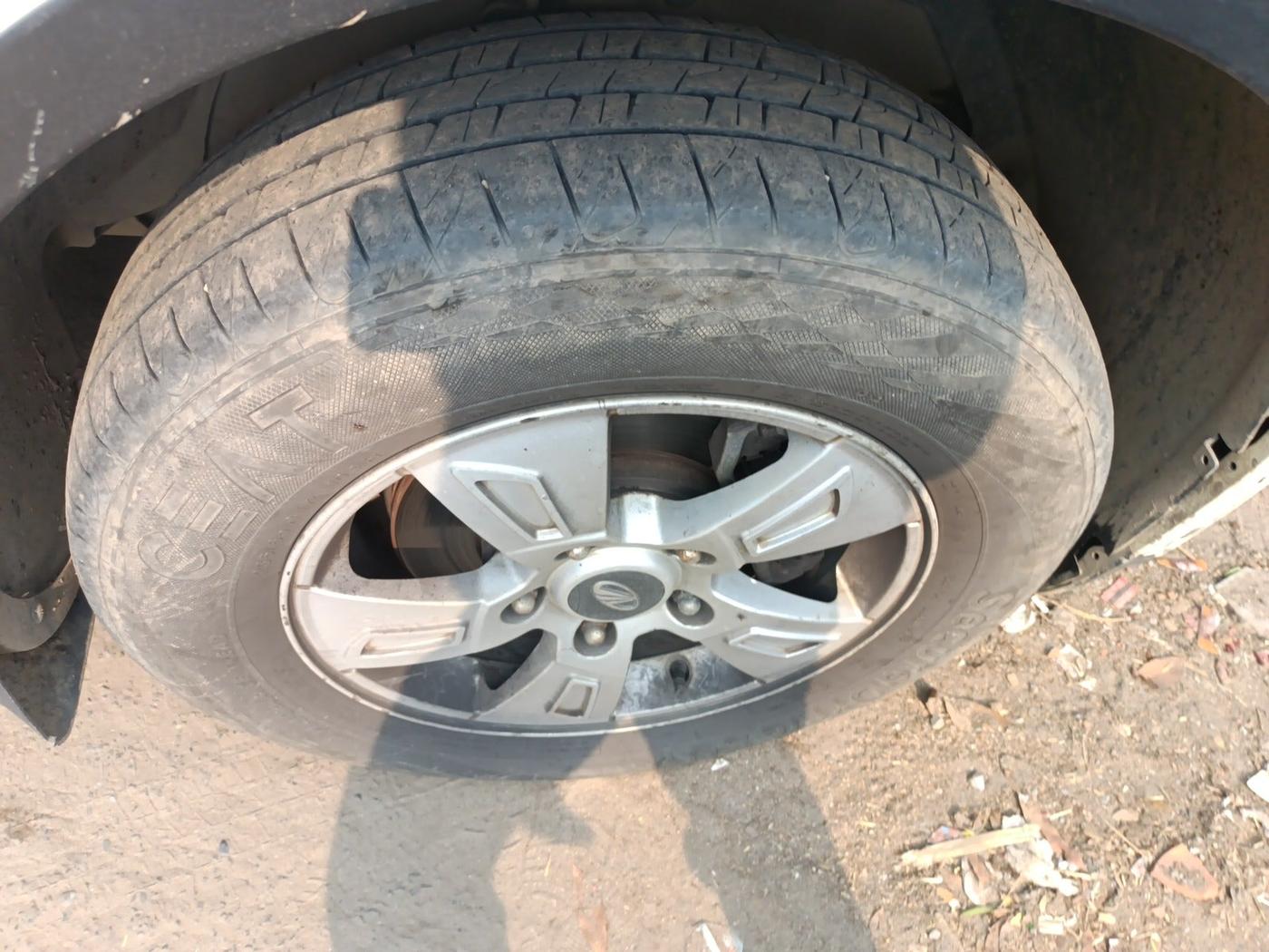 2014 Mahindra XUV500 W8, Diesel, Manual, 3,72,264 km, tyre