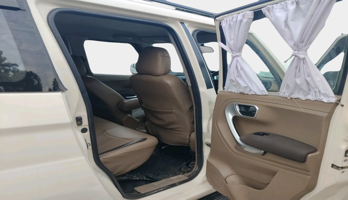 2017 Mahindra TUV300 T8, Diesel, Manual, 1,25,817 km, interior