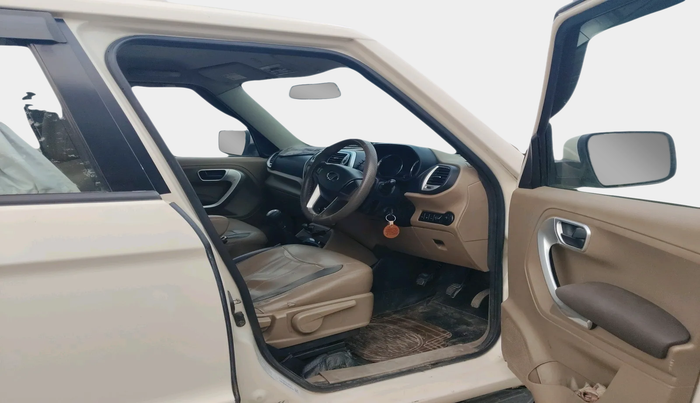 2017 Mahindra TUV300 T8, Diesel, Manual, 1,25,817 km, interior