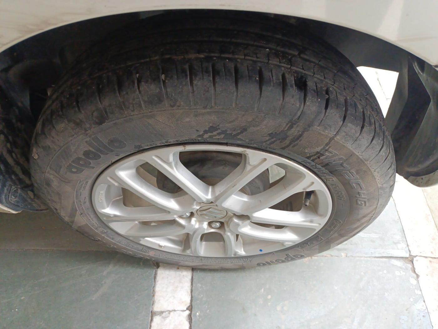2018 Maruti Swift ZXI, Petrol, Manual, 39,610 km, tyre