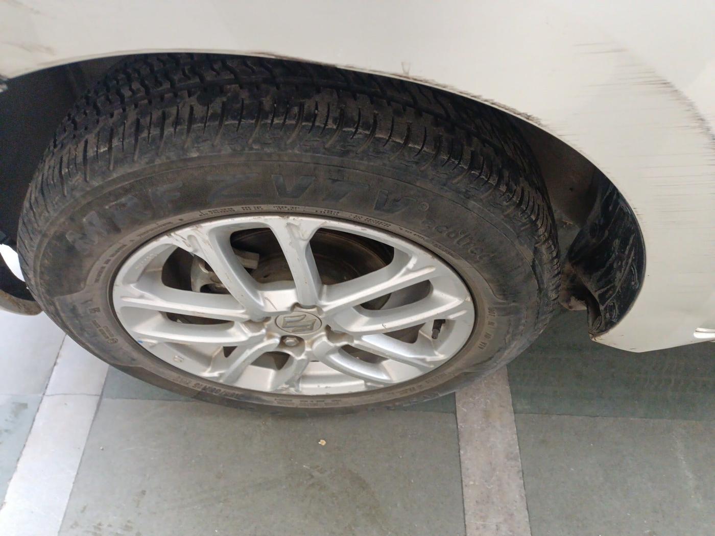 2018 Maruti Swift ZXI, Petrol, Manual, 39,610 km, tyre