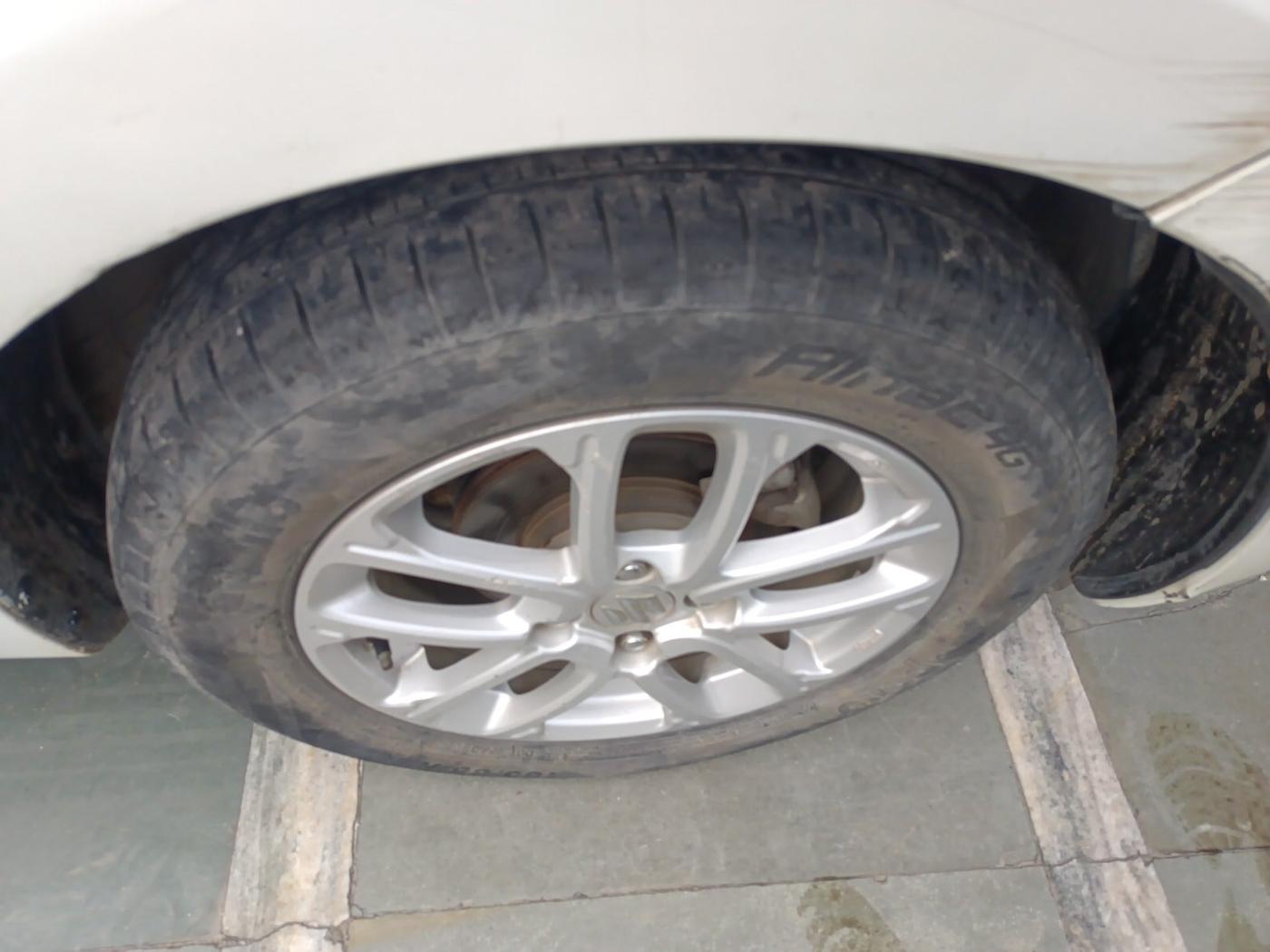 2018 Maruti Swift ZXI, Petrol, Manual, 39,610 km, tyre