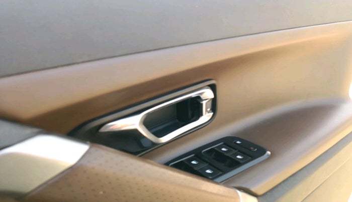 2020 Tata Harrier XZ 2.0L, Diesel, Manual, 1,13,218 km, interior