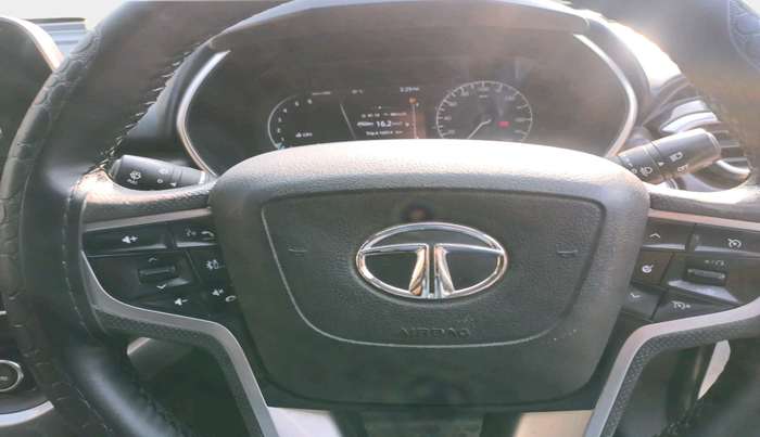 2020 Tata Harrier XZ 2.0L, Diesel, Manual, 1,13,218 km, interior
