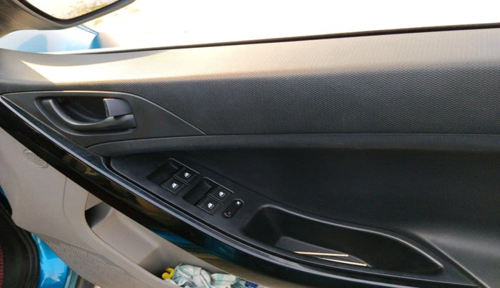 2017 Tata NEXON XM PETROL, Petrol, Manual, 69,618 km, interior