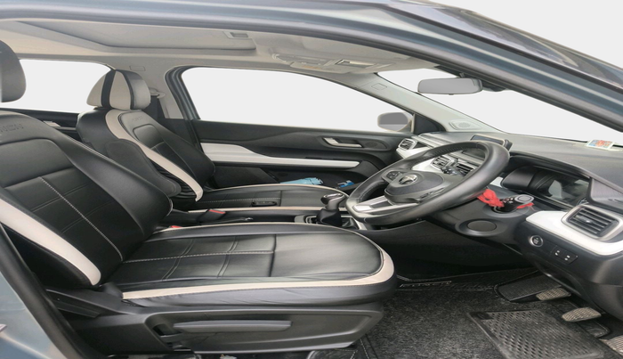 2024 Tata PUNCH Creative Dual Tone MT Sunroof, Petrol, Manual, 7,623 km, interior