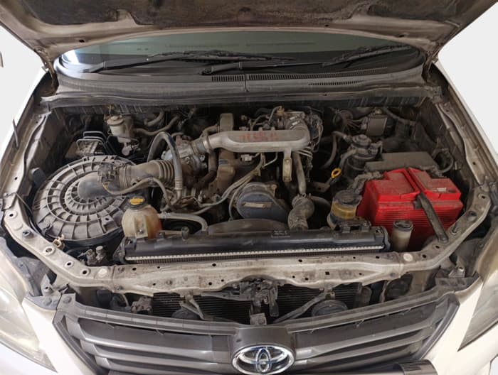 2013 Toyota Innova 2.5 GX 8 STR, Diesel, Manual, 1,96,000 km, exterior