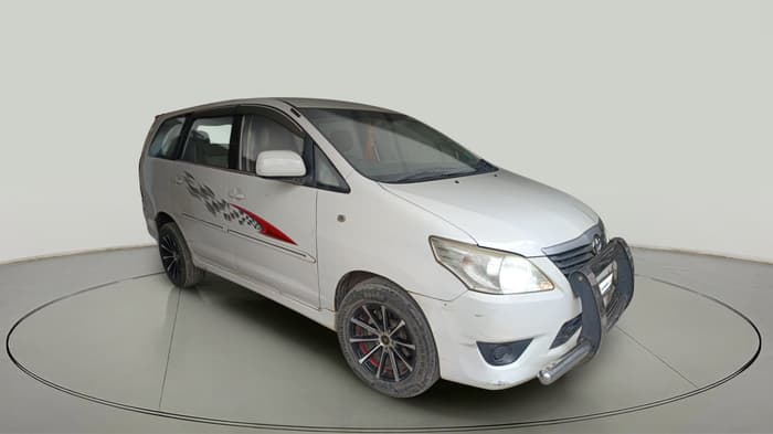2013 Toyota Innova 2.5 GX 8 STR, Diesel, Manual, 1,96,000 km, exterior