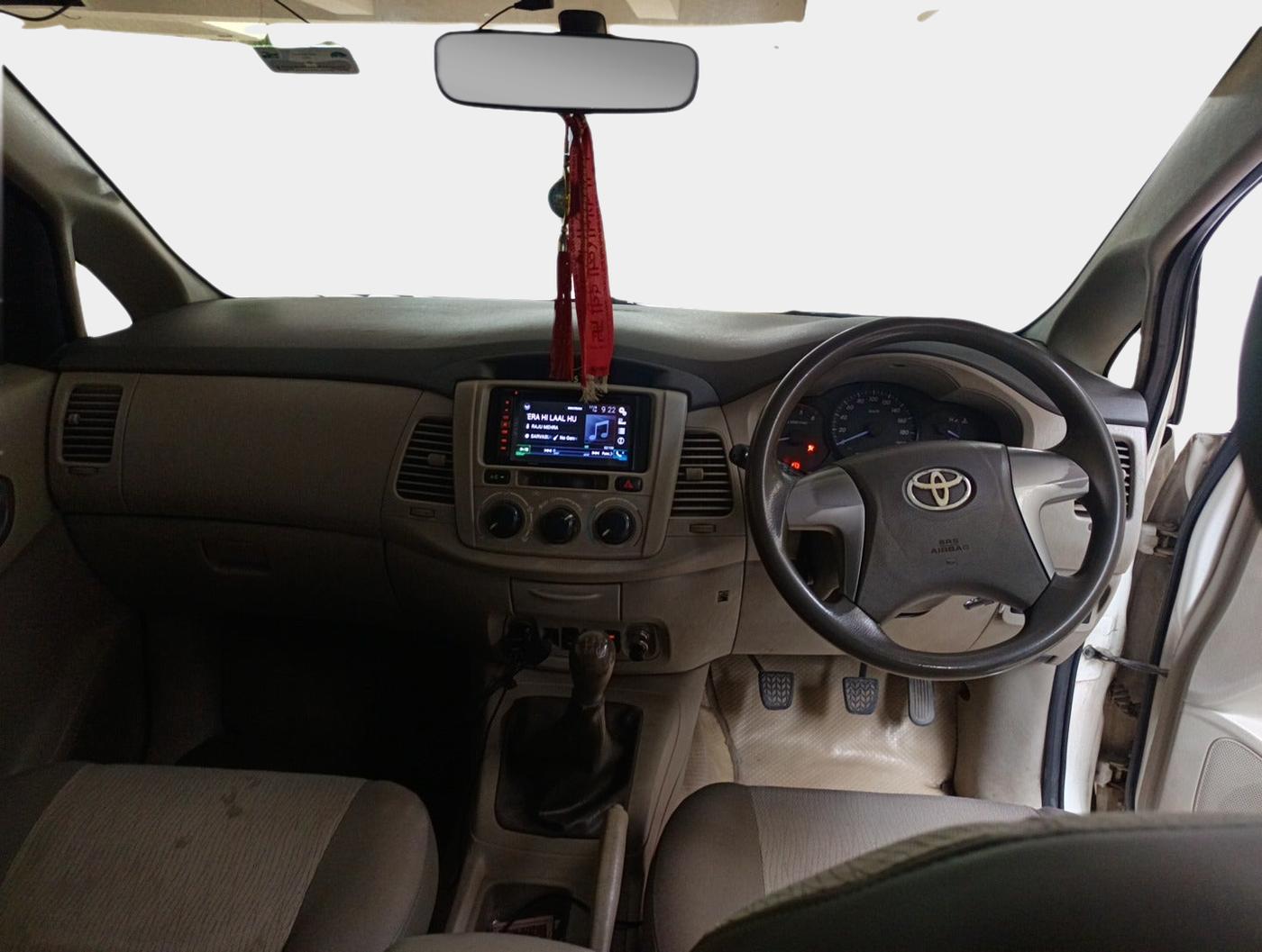 2013 Toyota Innova 2.5 GX 8 STR, Diesel, Manual, 1,96,000 km, interior