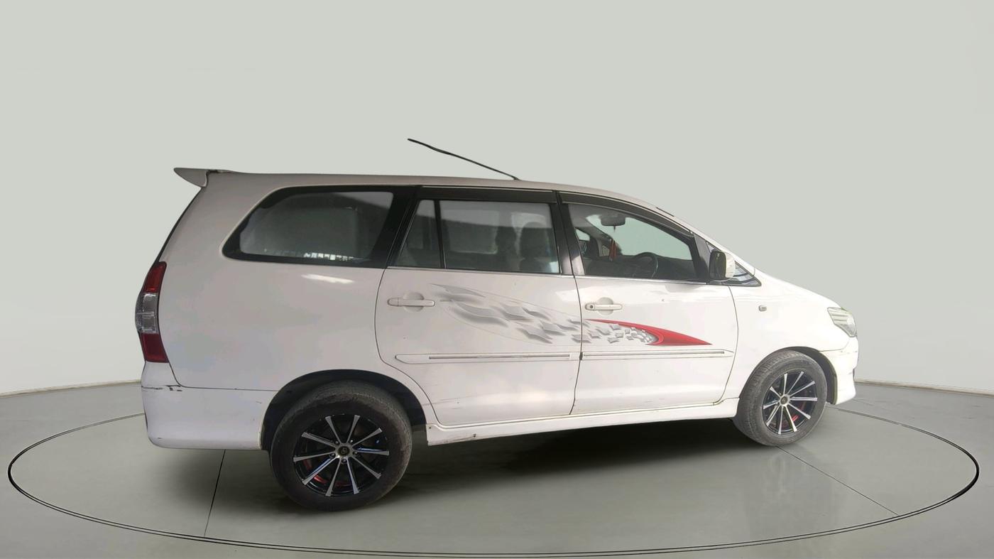 2013 Toyota Innova 2.5 G 7 STR, Diesel, Manual, 1,90,523 km, exterior
