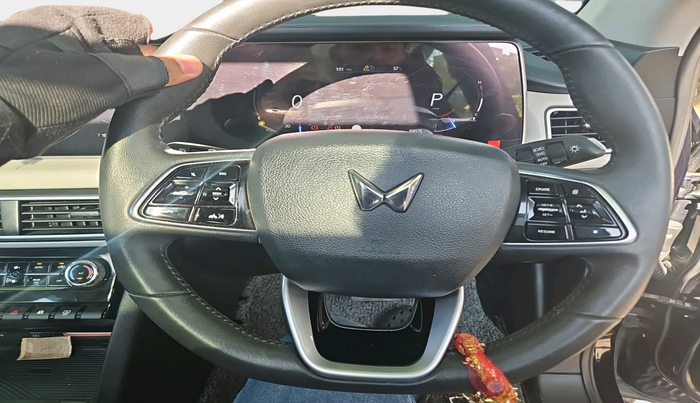 2023 Mahindra XUV700 AX 7 LUXURY P AT 7 STR, Petrol, Automatic, 19,876 km, interior