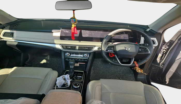 2023 Mahindra XUV700 AX 7 LUXURY P AT 7 STR, Petrol, Automatic, 19,876 km, interior