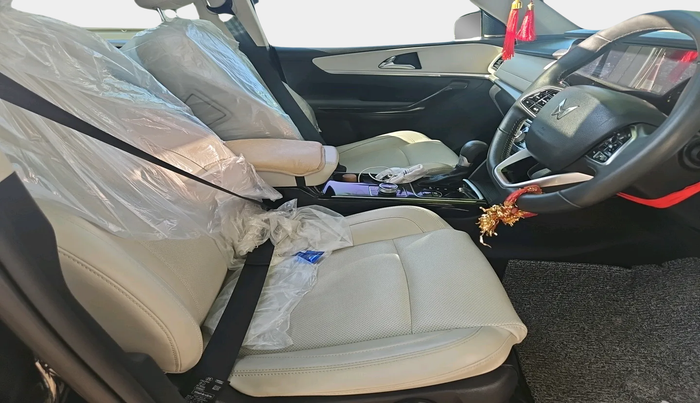 2023 Mahindra XUV700 AX 7 LUXURY P AT 7 STR, Petrol, Automatic, 19,876 km, interior