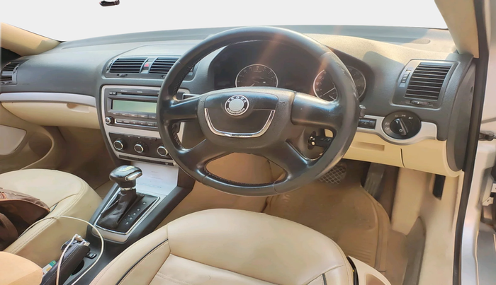 2011 Skoda Laura AMBIENTE 2.0 TDI CR AT, Diesel, Automatic, 1,87,564 km, interior