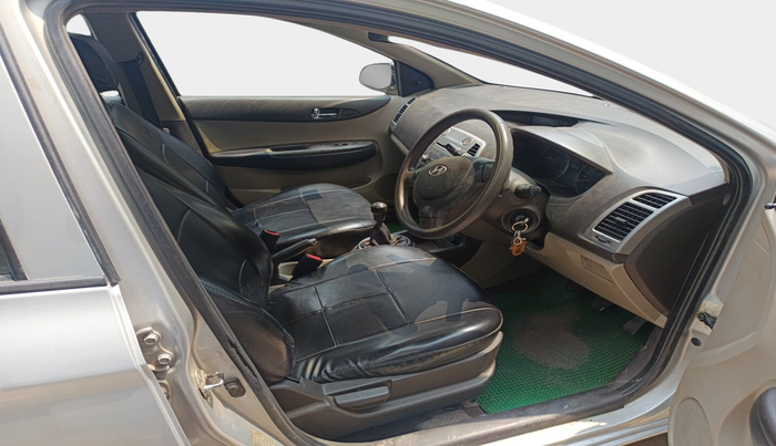 2010 Hyundai i20 MAGNA 1.2, Petrol, Manual, 1,34,986 km, interior