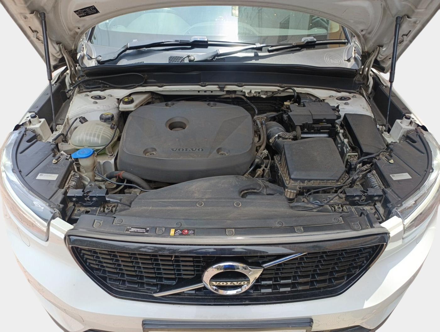 2020 Volvo XC 40 T4 R Design, Petrol, Automatic, 63,710 km, exterior