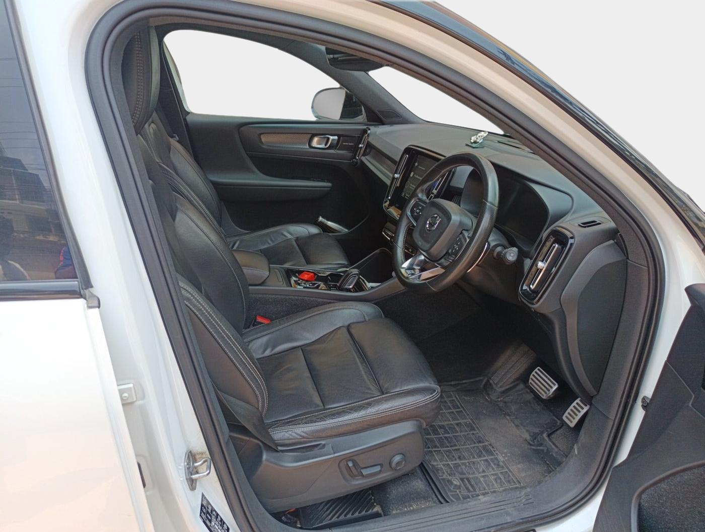 2020 Volvo XC 40 T4 R Design, Petrol, Automatic, 63,710 km, interior