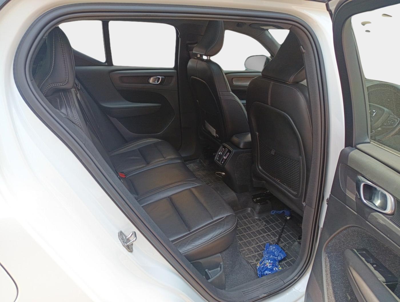 2020 Volvo XC 40 T4 R Design, Petrol, Automatic, 63,710 km, interior