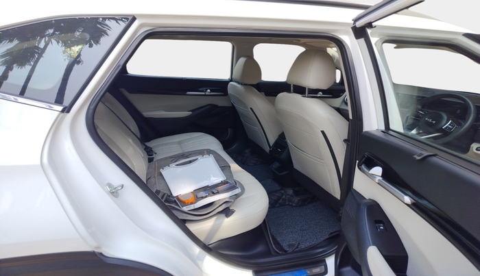 2024 KIA SELTOS  HTX 1.5 PETROL MT, Petrol, Manual, 8,806 km, interior