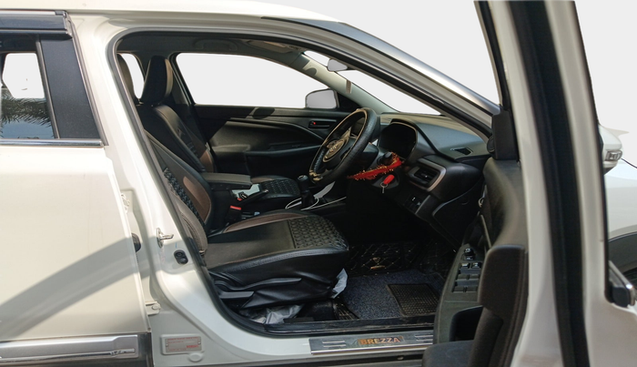 2023 Maruti BREZZA VXI, Petrol, Manual, 31,454 km, interior
