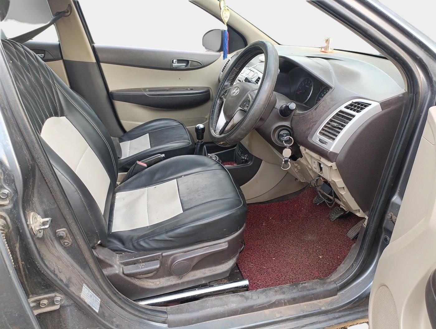 2010 Hyundai i20 ASTA 1.2, Petrol, Manual, 1,34,351 km, interior