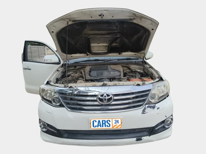 2013 Toyota Fortuner 3.0 4X2 AT, Diesel, Automatic, 1,41,284 km, exterior