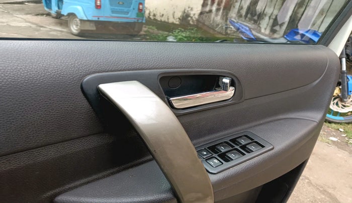 2016 Tata Safari Storme 2.2 EX 4X2, Diesel, Manual, 25,534 km, interior