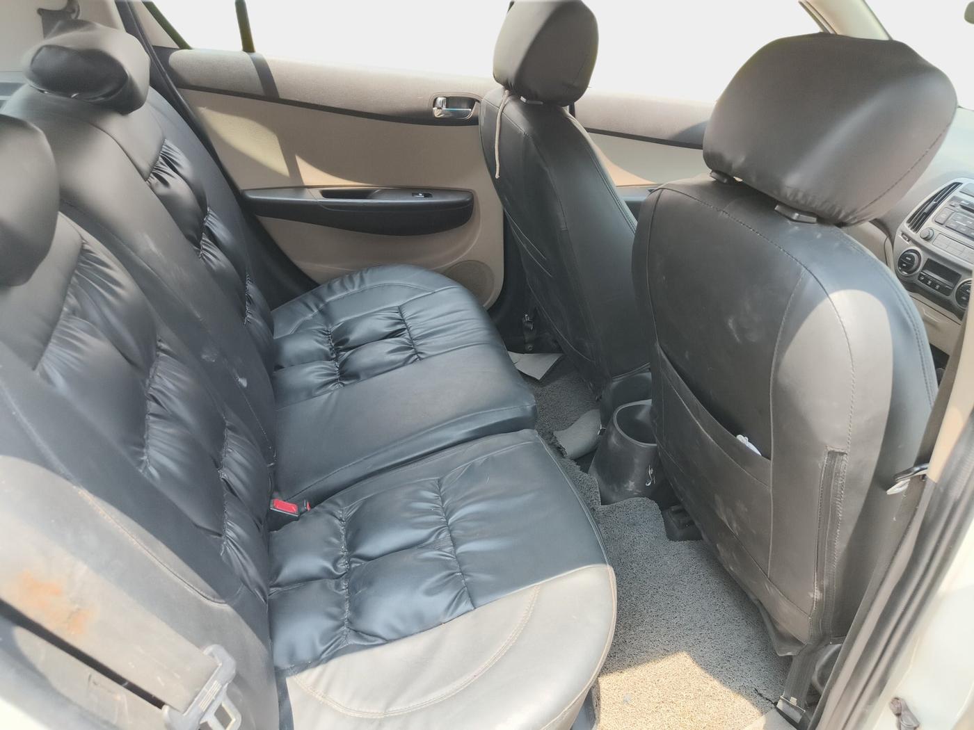 2013 Hyundai i20 SPORTZ 1.2, Petrol, Manual, 84,972 km, interior