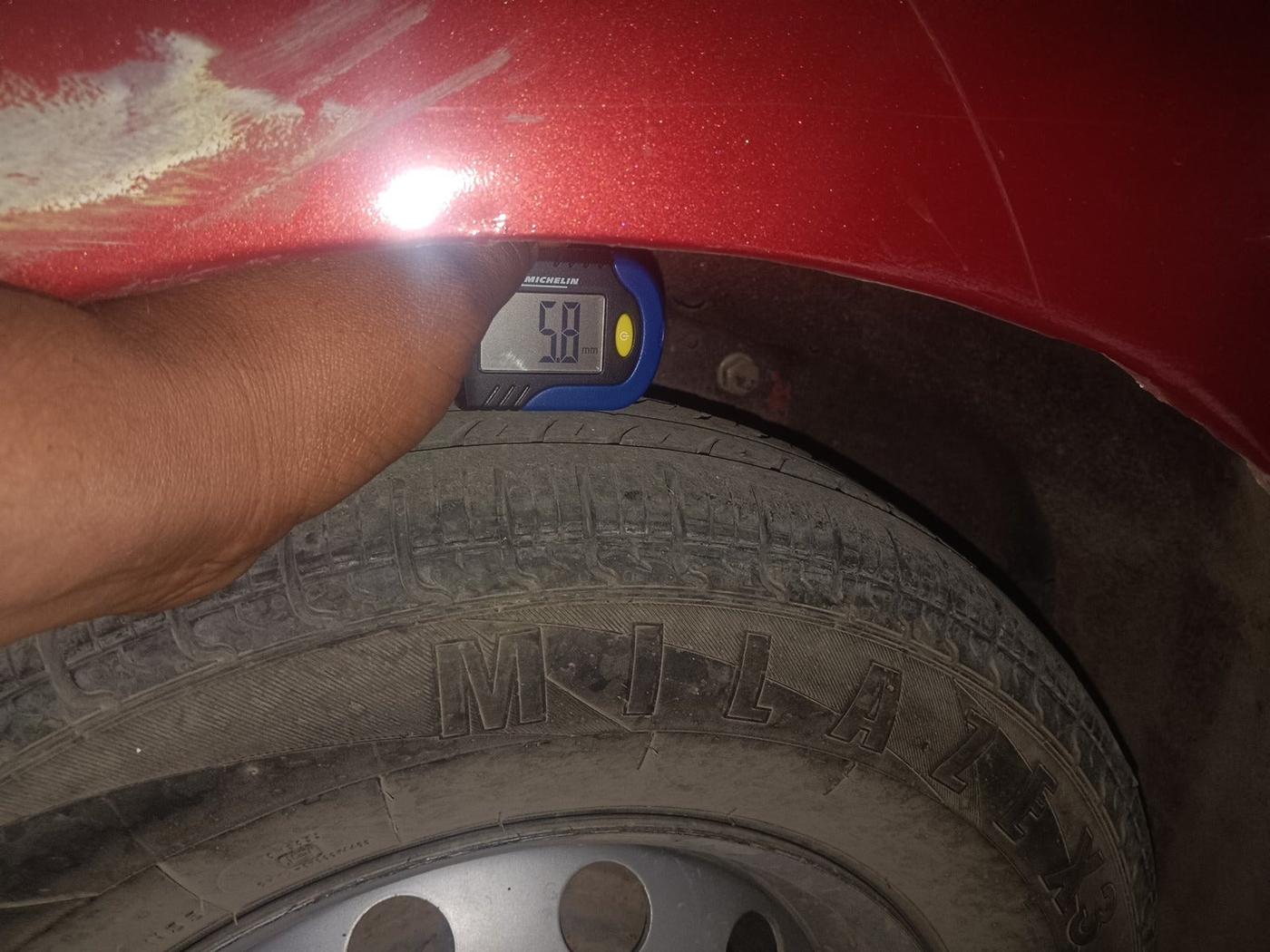 2013 Hyundai Eon ERA +, Petrol, Manual, 57,013 km, tyre