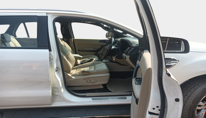 2018 Ford Endeavour TITANIUM 2.2 4X2 AT, Diesel, Automatic, 1,76,307 km, interior