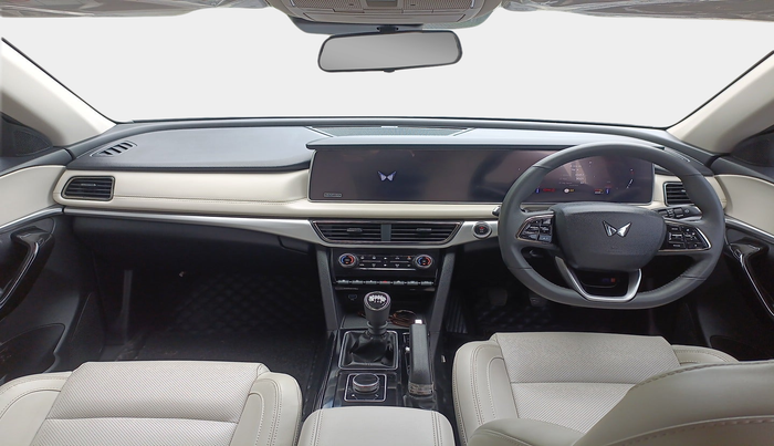 2024 Mahindra XUV700 AX 7 D MT 7 STR, Diesel, Manual, 4,345 km, interior
