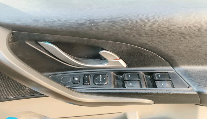 2015 Mahindra XUV500 W6, Diesel, Manual, 63,140 km, interior