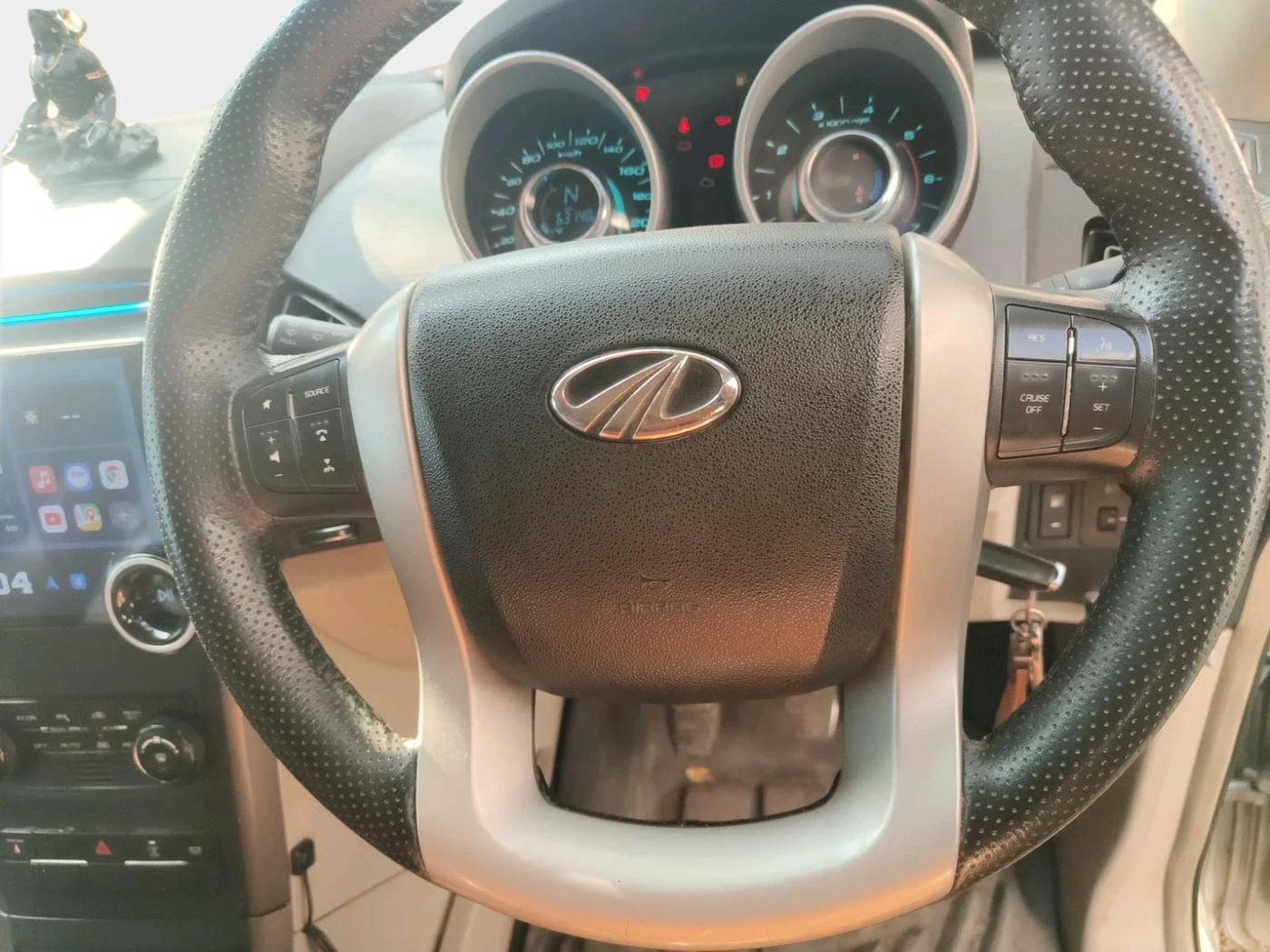 2015 Mahindra XUV500 W6, Diesel, Manual, 63,140 km, interior