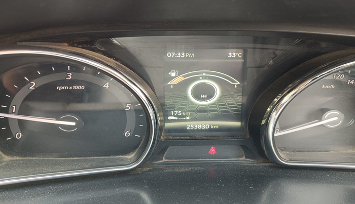 2017 Tata Hexa XE 4X2 7 STR, Diesel, Manual, 2,53,830 km, interior