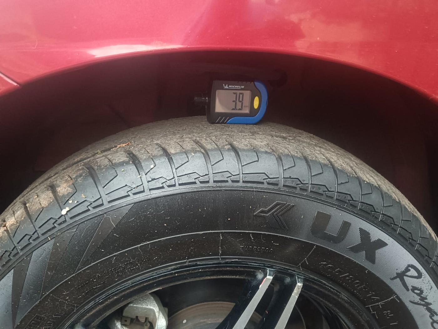 2022 Maruti Dzire VXI AMT, Petrol, Automatic, 22,139 km, tyre