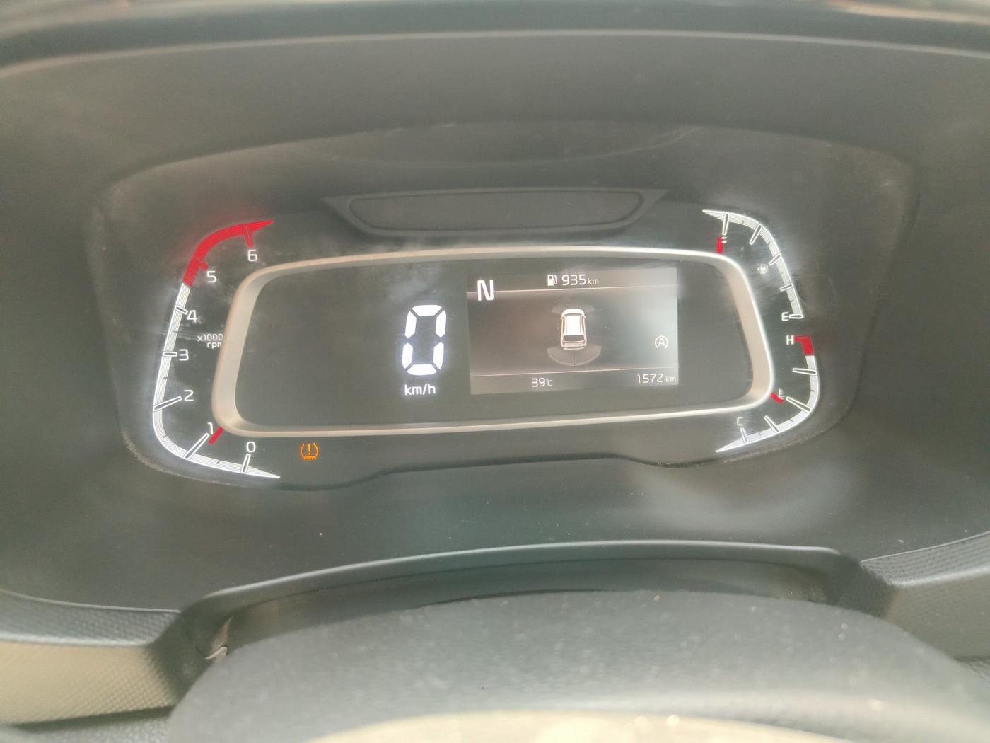 2024 KIA SONET HTX PLUS 1.5 DIESEL IMT, Diesel, Manual, 1,572 km, interior