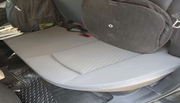 2023 Mahindra XUV300 W6 1.2 PETROL, Petrol, Manual, 17,282 km, interior