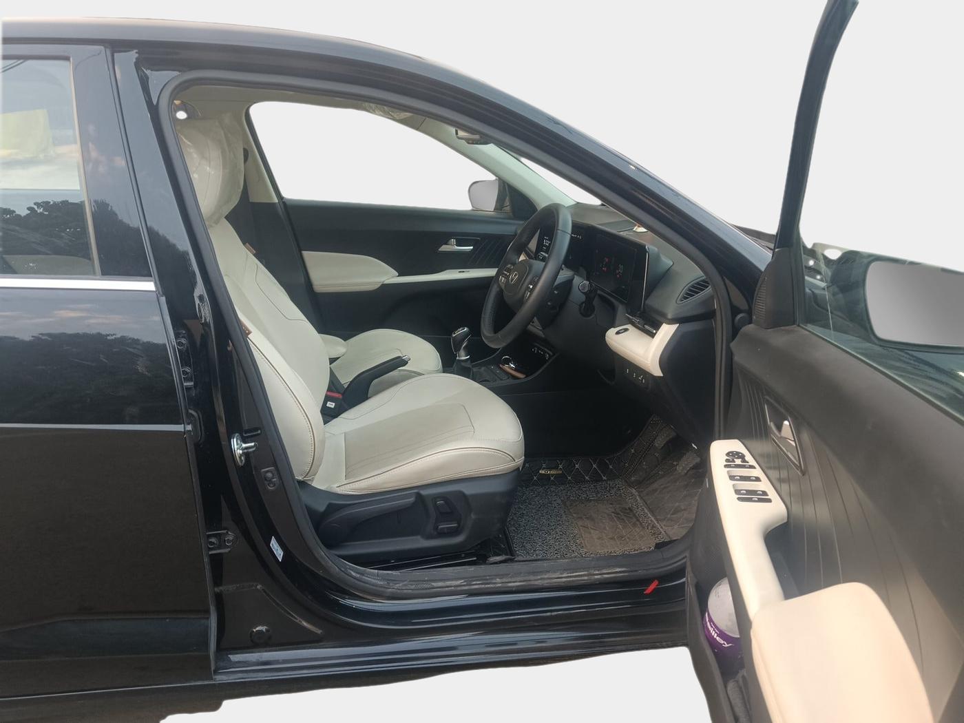 2023 Hyundai Verna SX (O)1.5 VTVT, Petrol, Manual, 10,000 km, interior