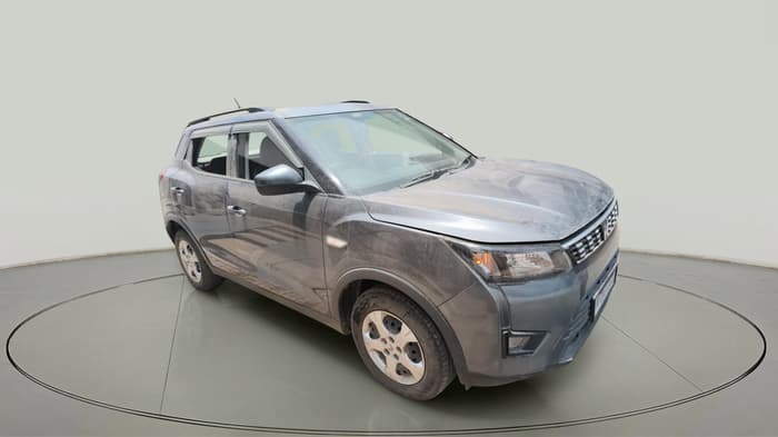 2022 Mahindra XUV300 W6 1.2 PETROL, Petrol, Manual, 17,874 km, exterior