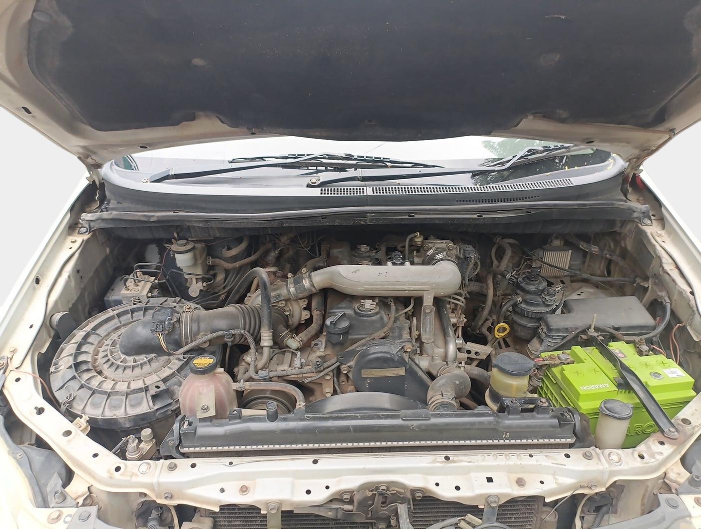 2013 Toyota Innova 2.5 GX 7 STR, Diesel, Manual, 1,18,196 km, exterior