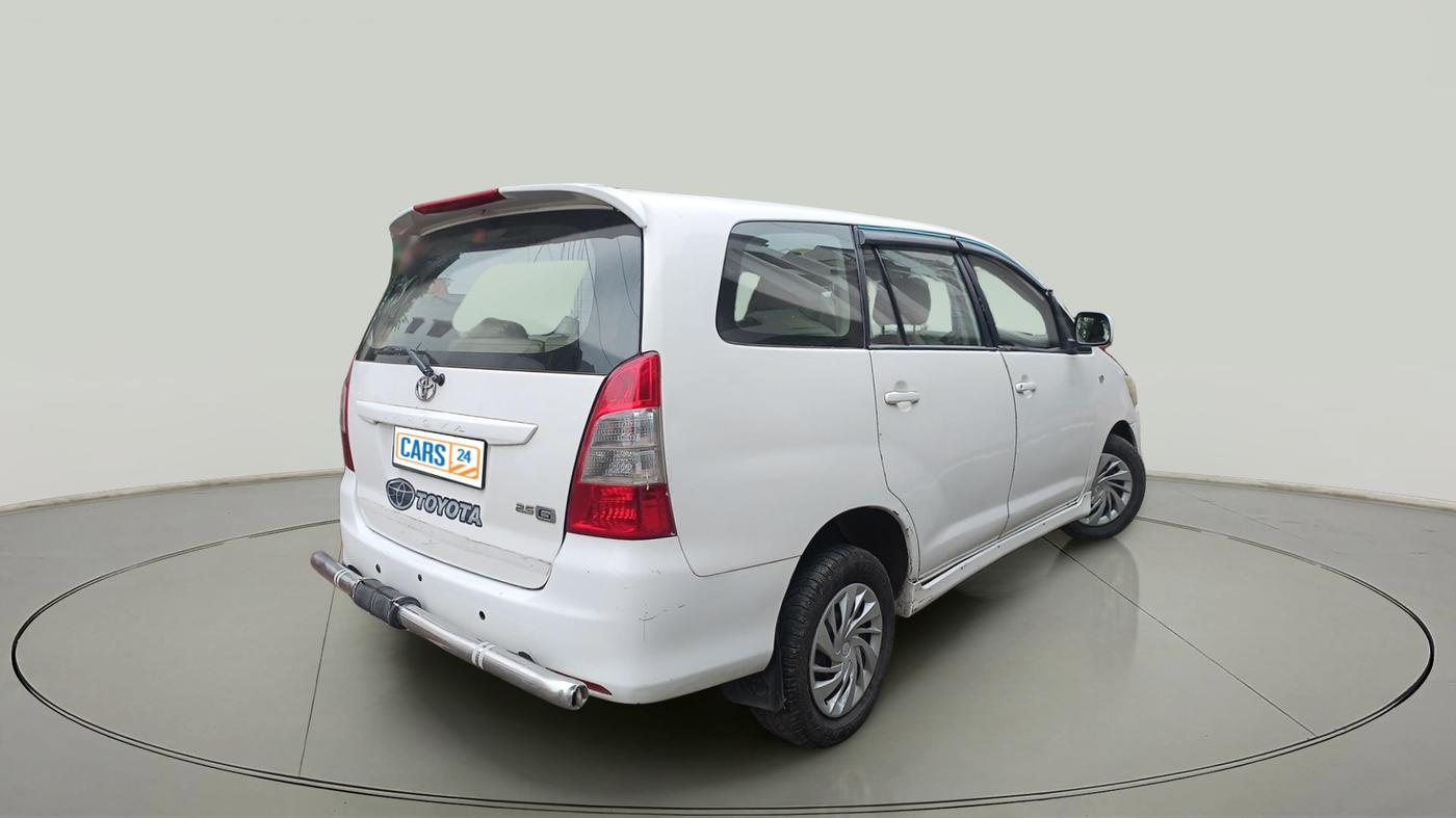 2013 Toyota Innova 2.5 GX 7 STR, Diesel, Manual, 1,18,196 km, exterior