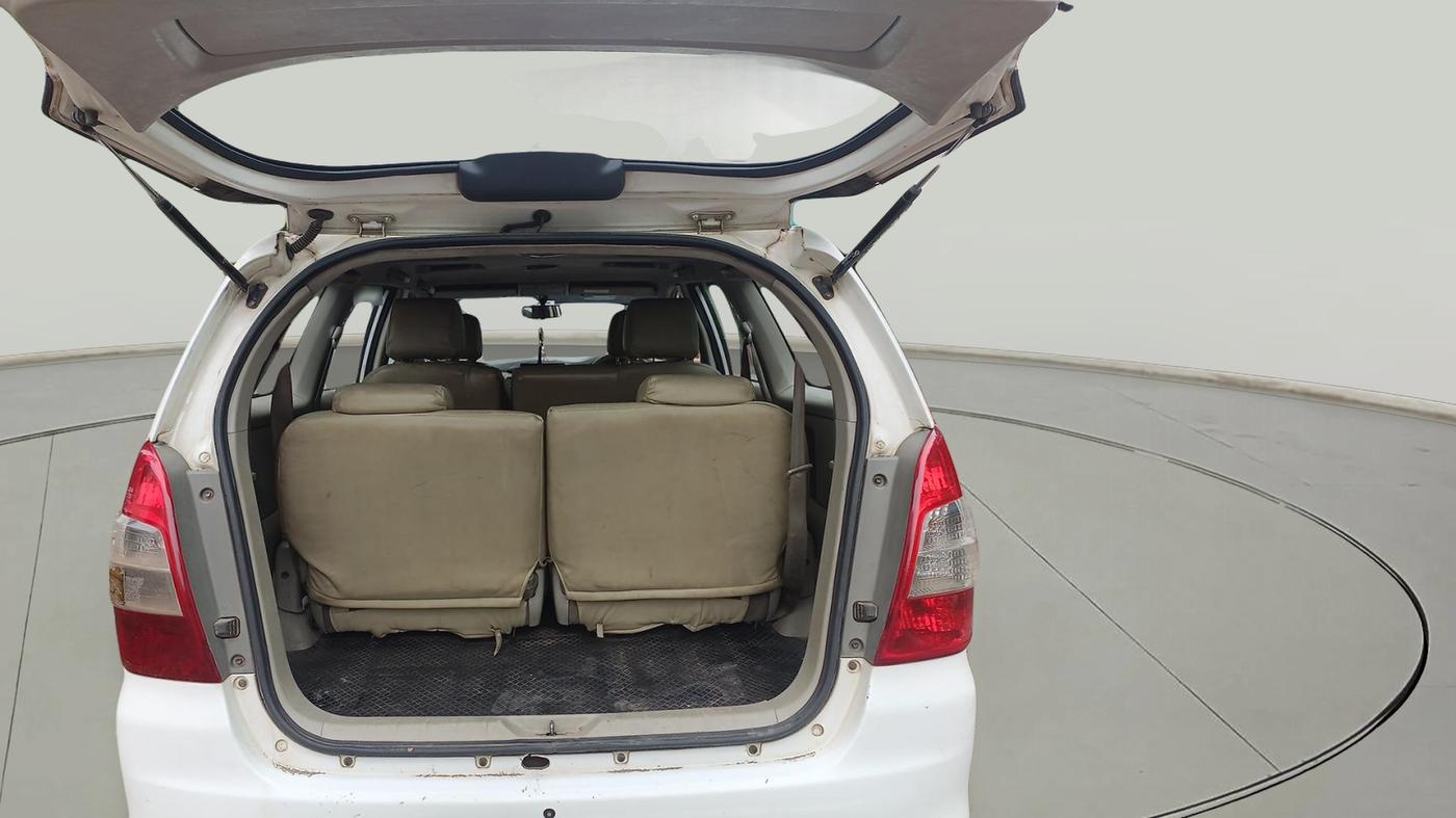 2013 Toyota Innova 2.5 GX 7 STR, Diesel, Manual, 1,18,196 km, exterior