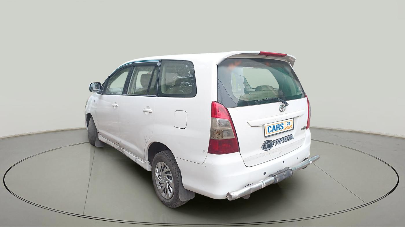 2013 Toyota Innova 2.5 GX 7 STR, Diesel, Manual, 1,18,196 km, exterior