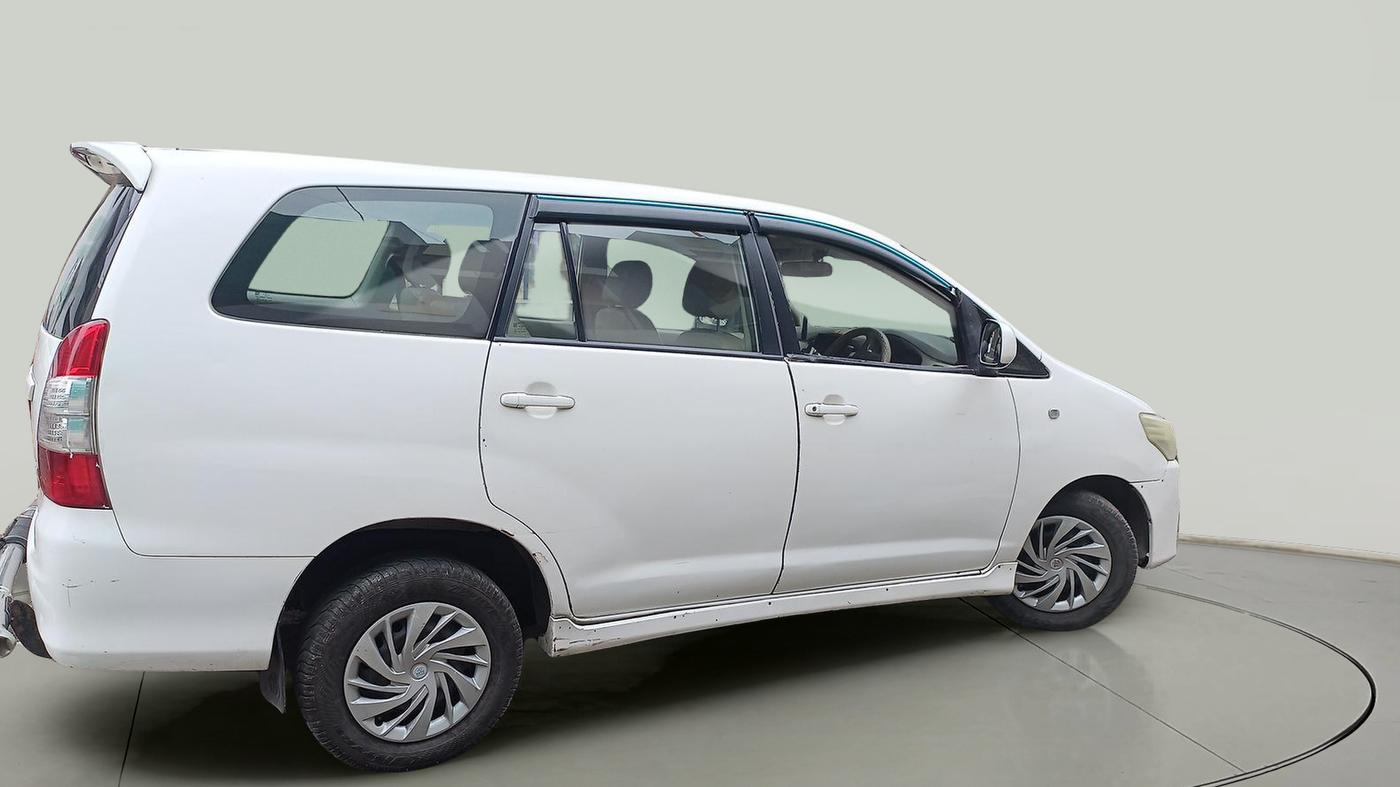 2013 Toyota Innova 2.5 GX 7 STR, Diesel, Manual, 1,18,196 km, exterior