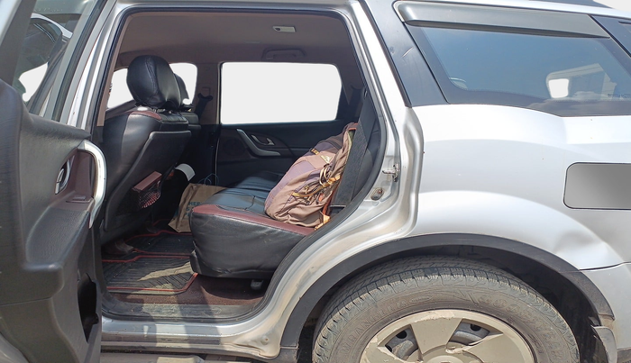 2015 Mahindra XUV500 W6, Diesel, Manual, 98,757 km, interior