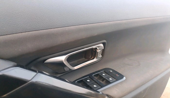 2022 Tata Harrier XT PLUS 2.0L KRYOTEC DARK EDITON, Diesel, Manual, 1,21,267 km, interior